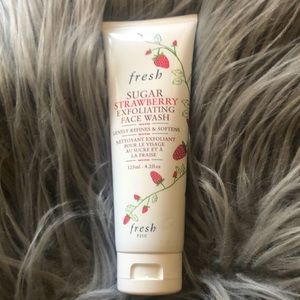 Fresh Sugar Stawberry Exfoliating Cleanser